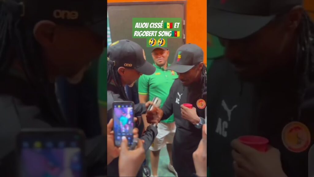 Aliou Cissé🇸🇳 et Rigobert Song🇨🇲 avant le match