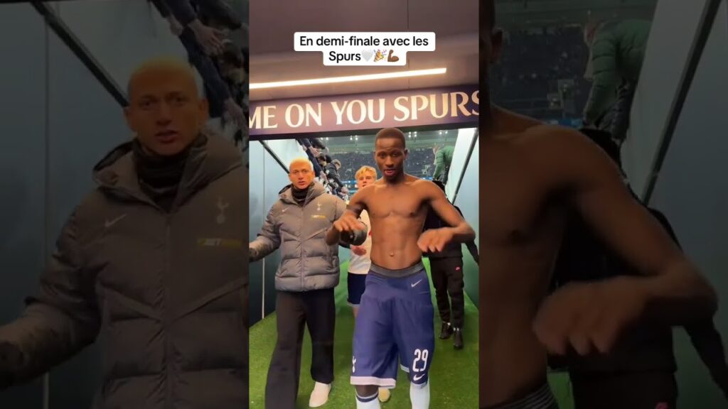 Papa Matar Sarr montre ses muscles après la victoire de Tottenham sur Manchester United