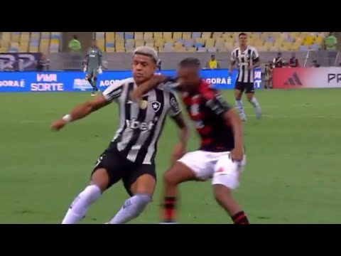 Lance da cotovelada de Nicolás de la Cruz em Matheus Martins - Flamengo x Botafogo