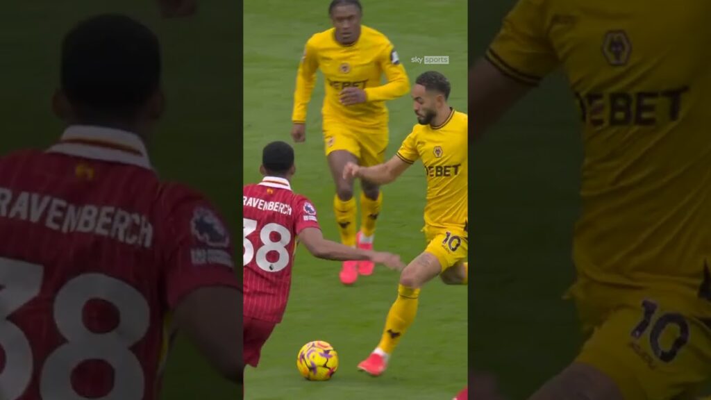 "He fools TWO Liverpool players" | Magic from Matheus Cunha 🪄