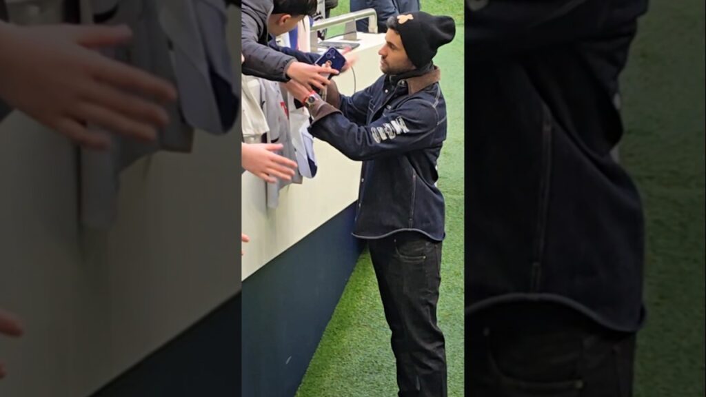 CRISTIAN ROMERO: The Spurs Defender Signing Autographs and Posing for Selfies: Tottenham v Man Utd