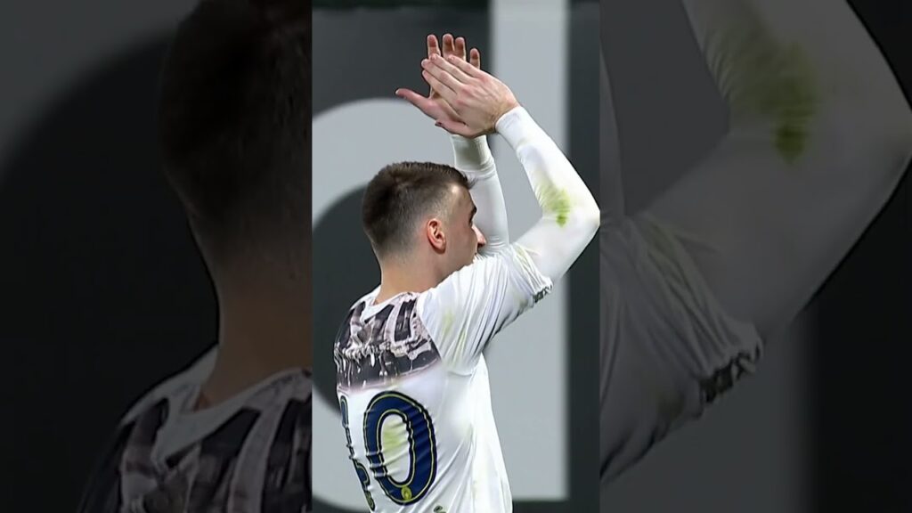 Livakovic, Galibiyeti Balkonlarda Bulunan Taraftarlarla Kutladı! #shorts #fenerbahçe