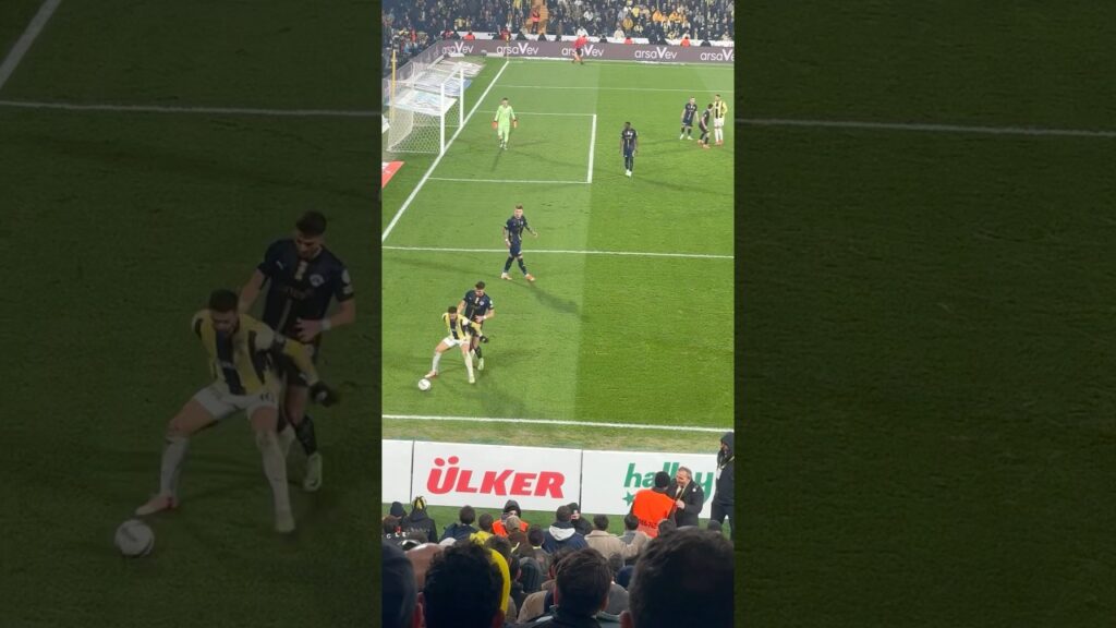 Tadic Yine Kalçasını Koyup Topu Sakladı!