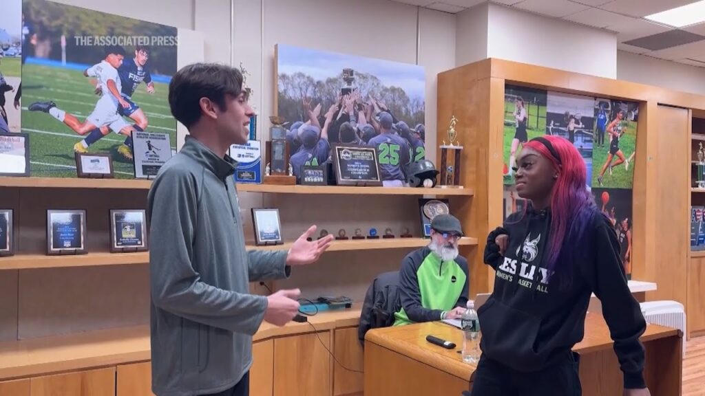 One-armed college basketball player makes women's Division III history