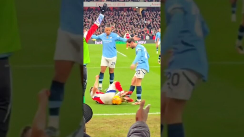 Bernardo Silva kicked Leandro Trossard. No foul says the Ref. Arsenal vs man city 2025. #coyg #afc
