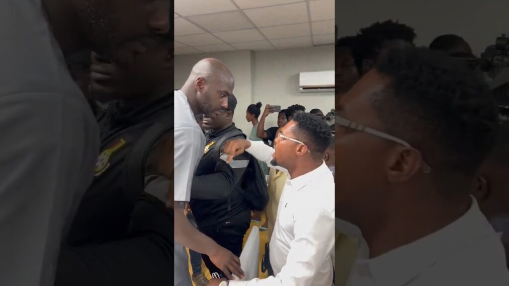 😭 Otto Addo, le coach du Ghana, en discussions tendues avec un supporter énervé #football #shorts