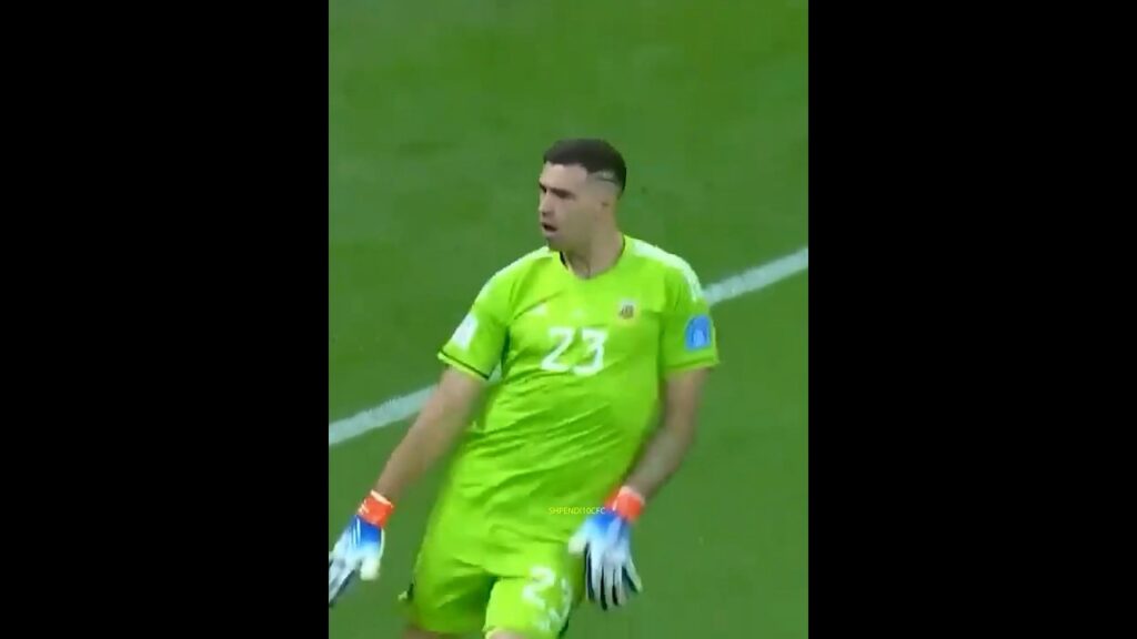 Emi Martinez can't stop dancing...🕺