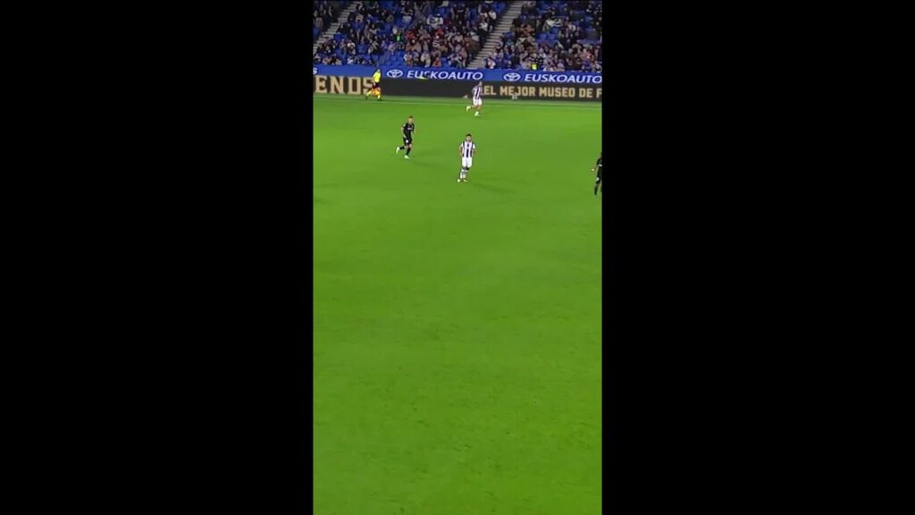 Dmitrovic saves with reflexes and doesn't concede to Zakharyan his second goal.