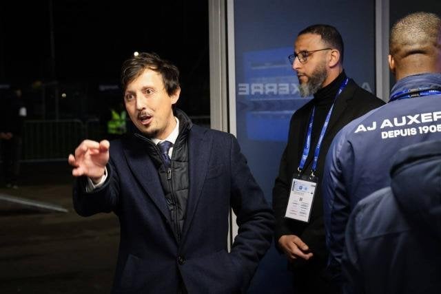 « C'est de la vraie corruption ! » : la grosse colère du président de l'OM Pablo Longoria après la défaite à Auxerre