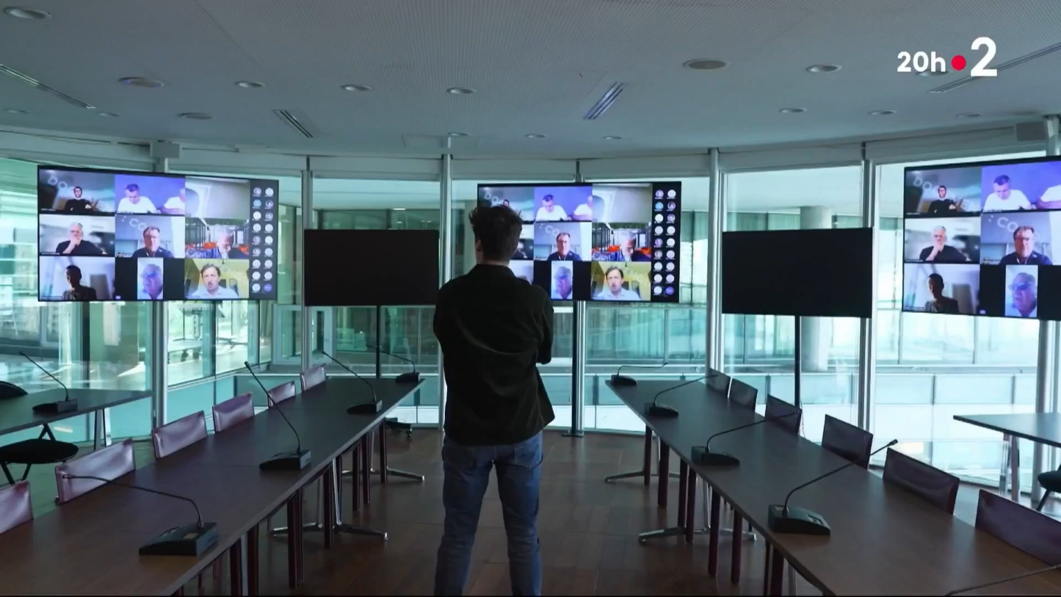 Teaser Complément d'Enquête [France 2] qui a eu accès à l'enregistrement entier d'un zoom avec tous les présidents de club français. Vraiment à voir !