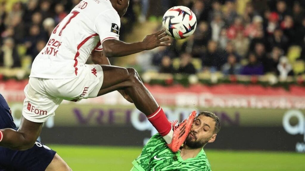 Monaco - PSG. « Pas de rouge ? » Incompréhension de Lucas Chevalier après la blessure de Donnarumma