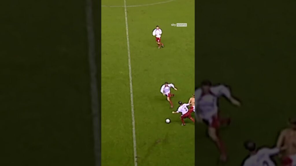 Diego Forlan playing without a shirt on for Manchester United 😅