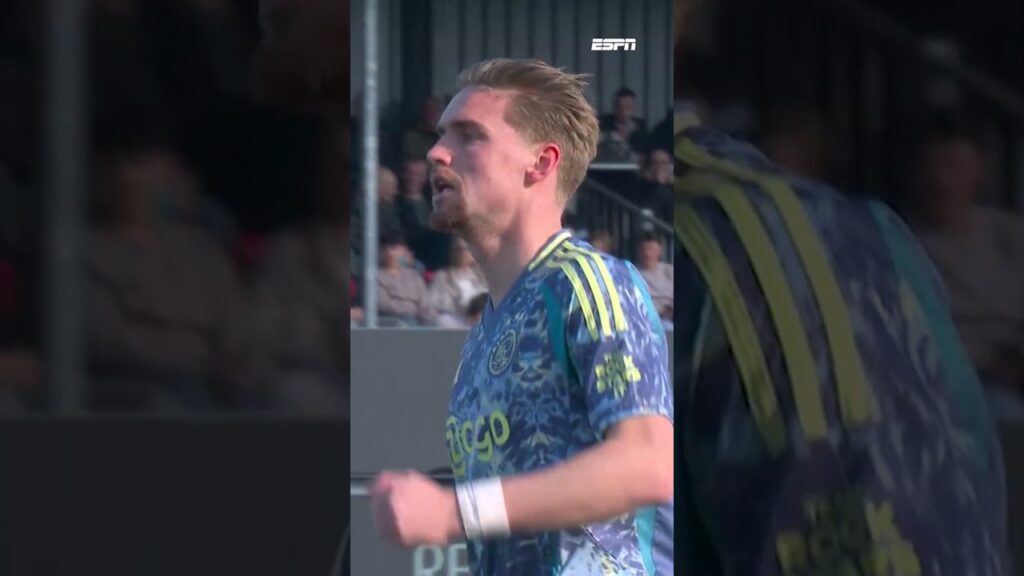 Kenneth Taylor bezorgt Ajax de overwinning 👀