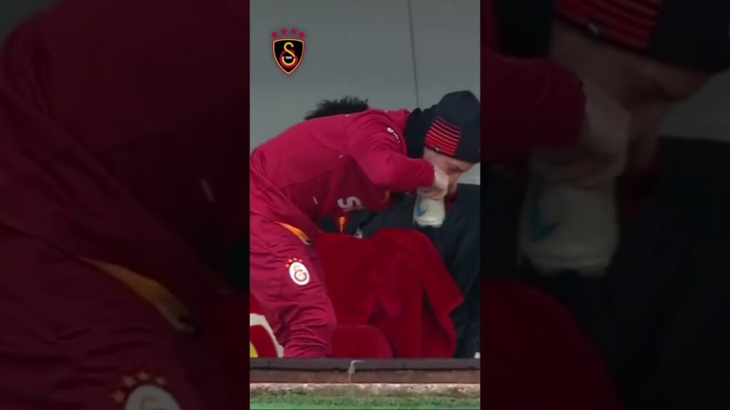 😅 Dries Mertens, Bolu'daki Soğuk Hava Nedeniyle Kramponunu Isıtıyor