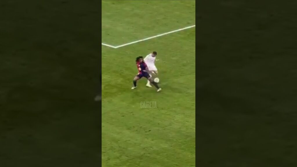 KYLIAN MBAPPÉ INCREÍBLE REGATE A JULES KOUNDE CLASICO REAL MADRID BARCELONA #football #shorts