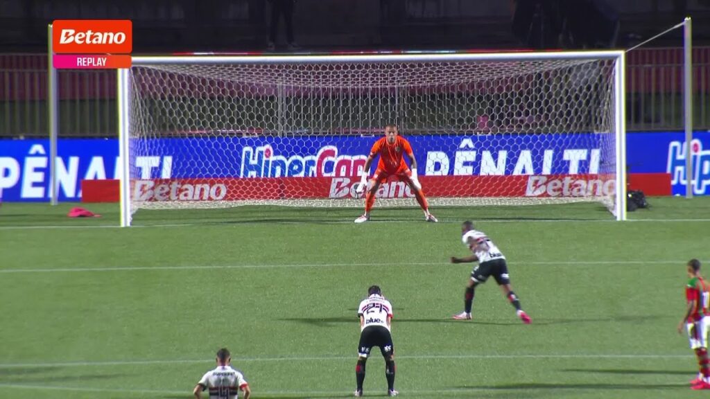 GOOOOOOOOL DO SÃO PAULO! DE PÊNALTI, ANDRÉ SILVA EMPATA PARA O TRICOLOR