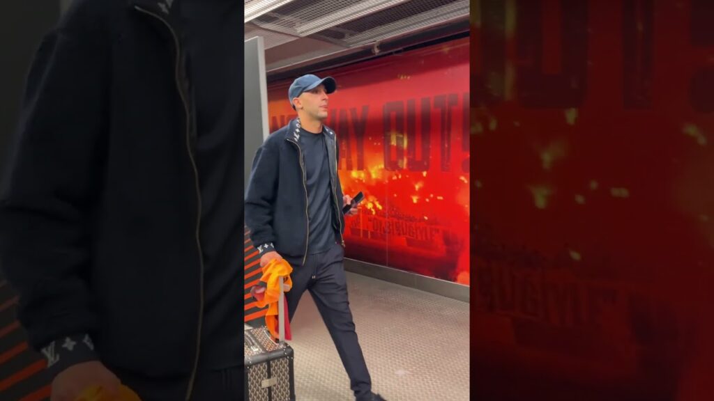 Hakim Ziyech maç sonu bavuluyla ayrıldı! #galatasaray