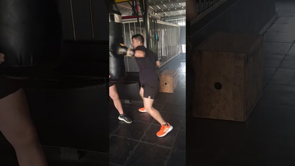Heavybag work 03-04-25 2  #boxing #boxingexercise 16 year old heavyweight.