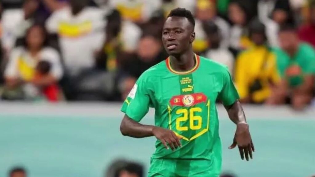 «Pape Gueye est trop lent à cause de sa taille On doit l’utiliser comme relayeur gauche et non ...».