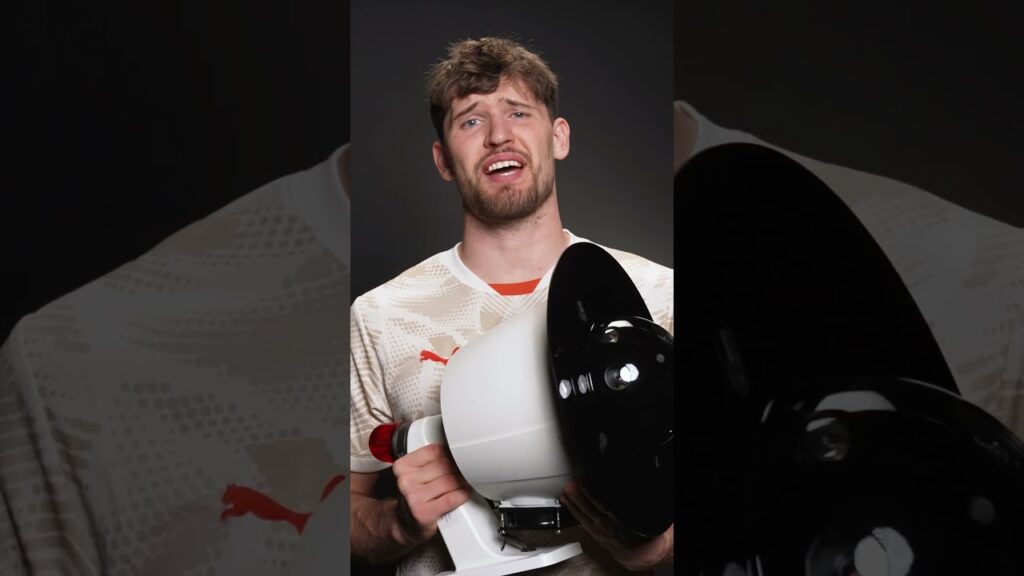 BVB-Torhüter Gregor Kobel über Staige!