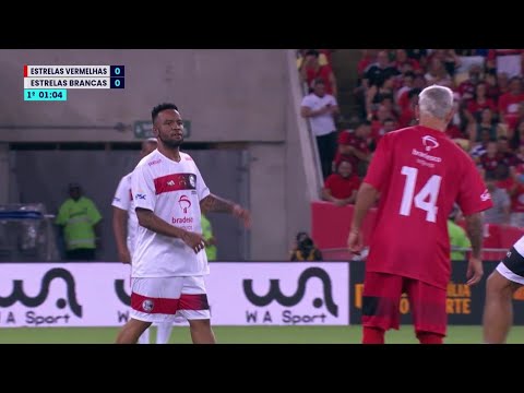 Arrascaeta dá linda caneta em Carlos Alberto no jogo das Estrelas