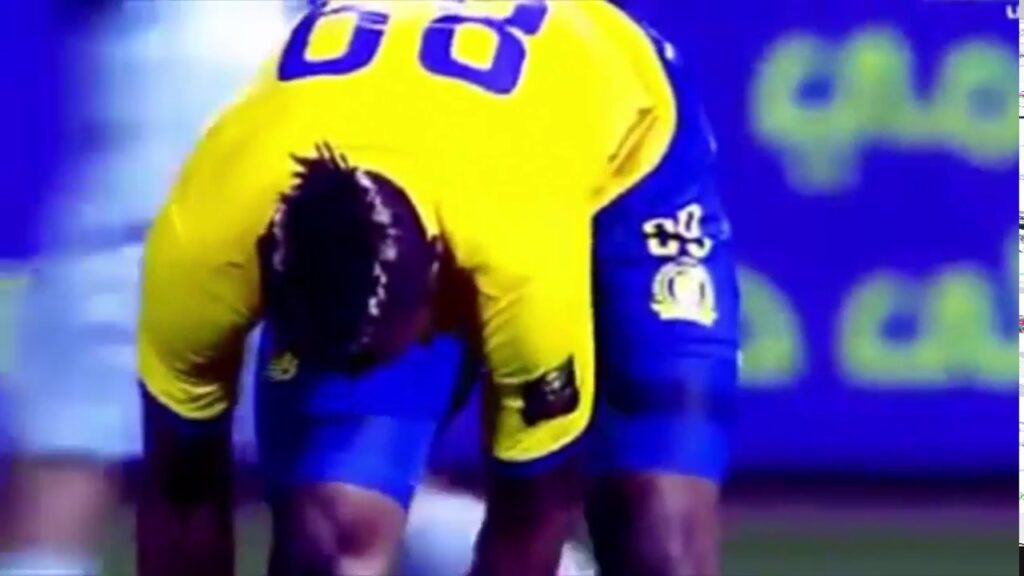 تصديات أيمن المثلوثي مع فريق الباطن السعودي