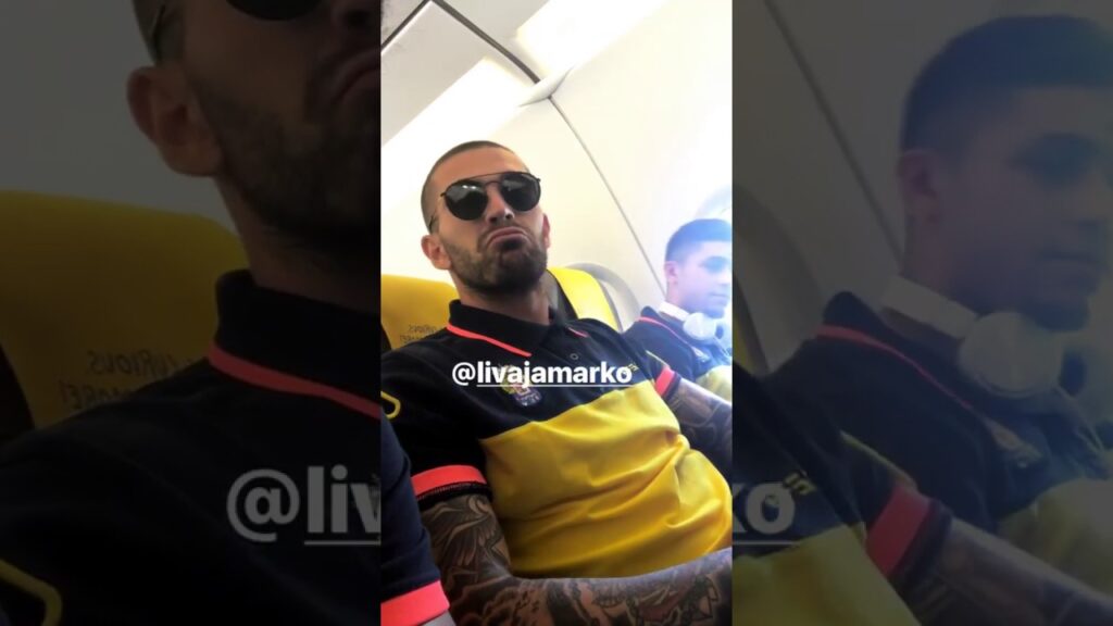 Marko Livaja en el avion para el #AthleticLasPalmas