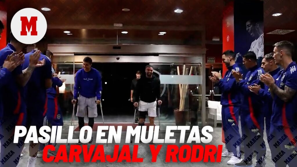 Pasillo de la selección a Carvajal y Rodri con muletas I MARCA