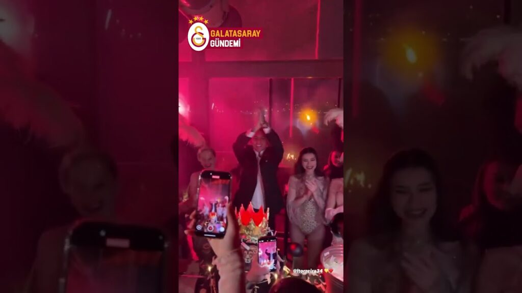 Lucas Torreira, yeni yaşını "Adanmış hayatların umudu" bestesiyle kutluyor. #shorts #galatasaray