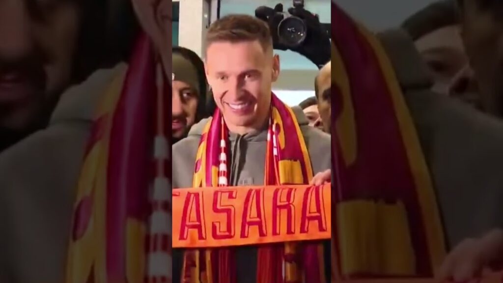 🟡🔴 Galatasaray’ın yeni transferi Przemysław Frankowski, İstanbul’a geldi! #shorts 🟡🔴 Galatasaray'ın yeni transferi Przemysław Frankowski, İstanbul'a geldi! #shorts