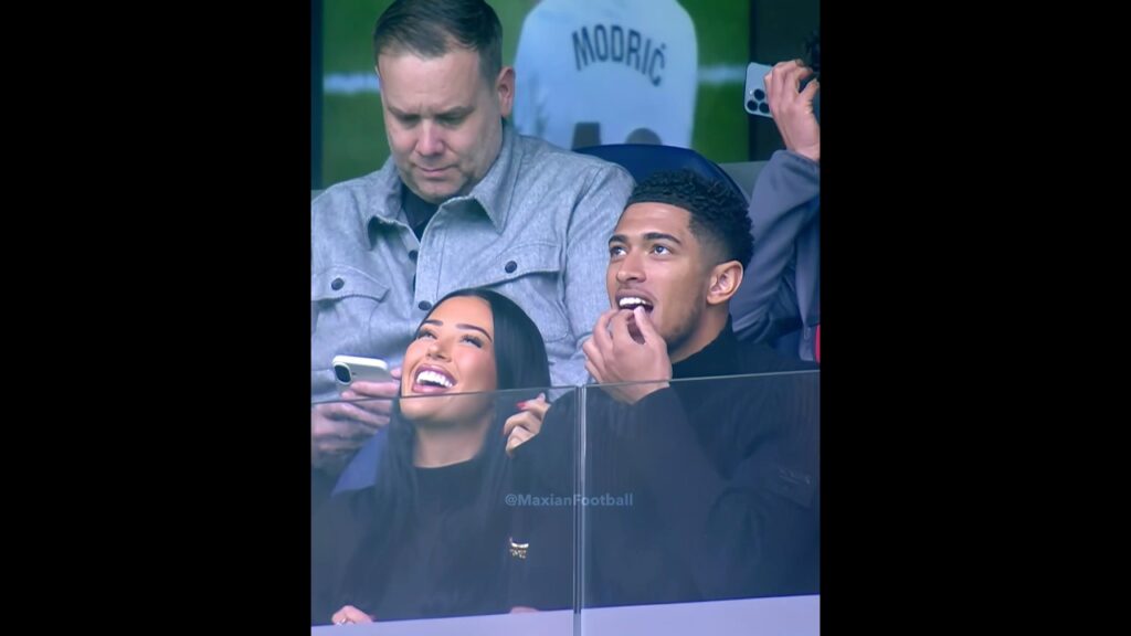 Bellingham is a ladies man 😎