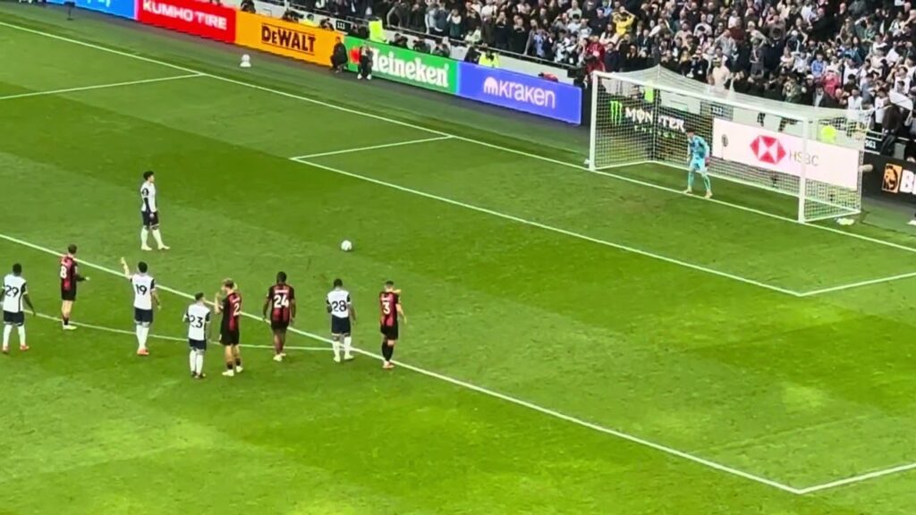 Son Heung Min: #손흥민 SCORES PENALTY AGAINST BOUREMOUTH