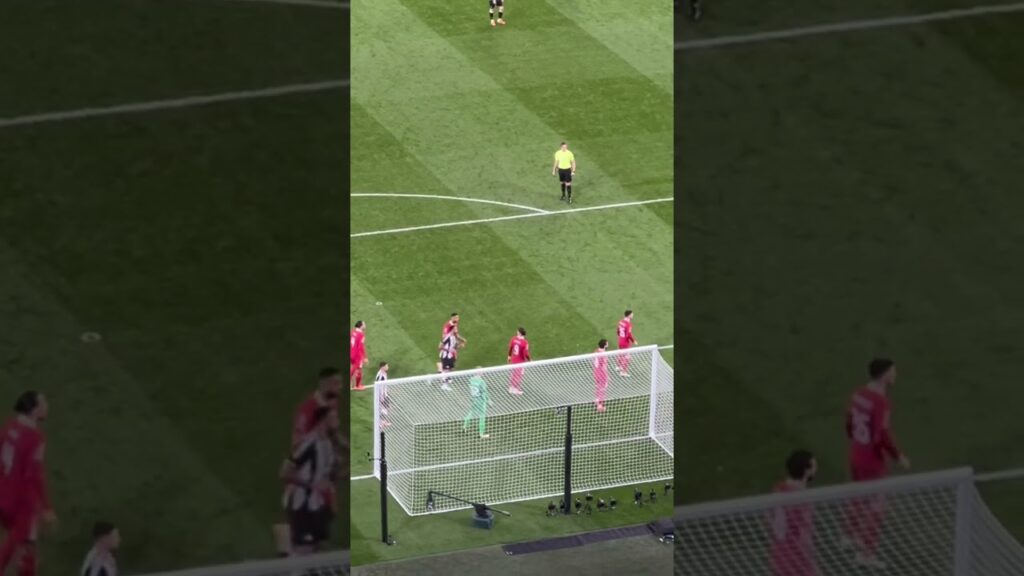 Callum Wilson goes close. Nufc v Liverpool. Caribou cup final. Wembley