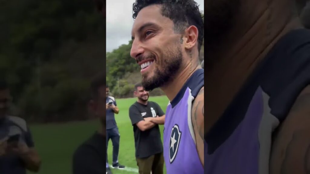 Nosso repórter especial Alex Telles ouviu o artilheiro Igor Jesus! Que resenha 🤣🎥