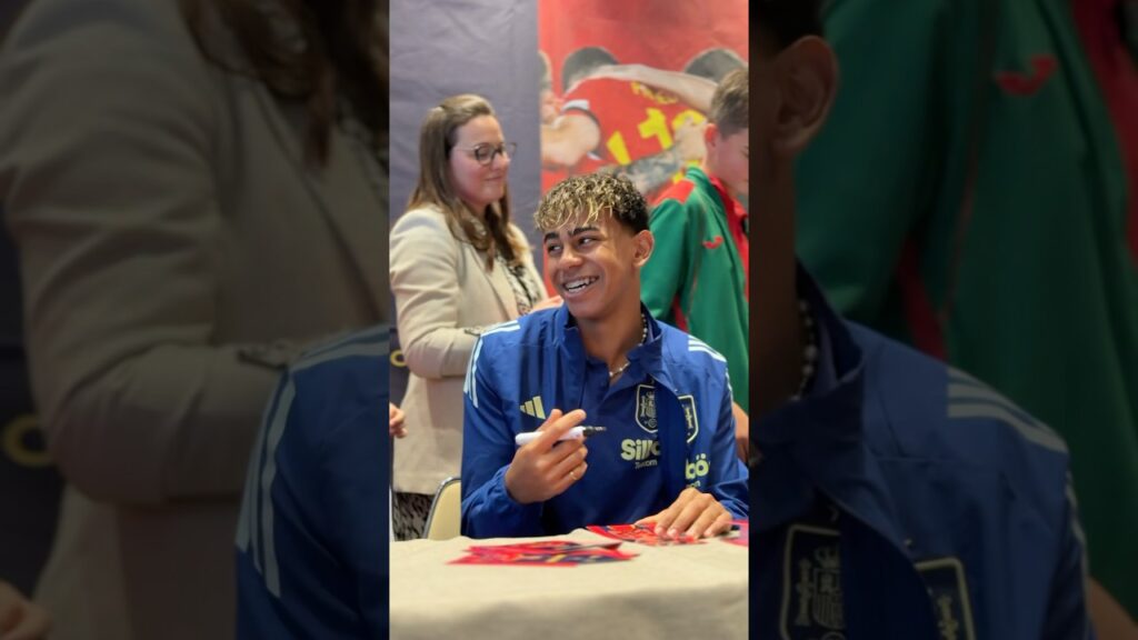 🤣 Muy fan de Lamine Yamal y Ferran Torres en los Meet & Greet. #VamosEspaña | #NationsLeague
