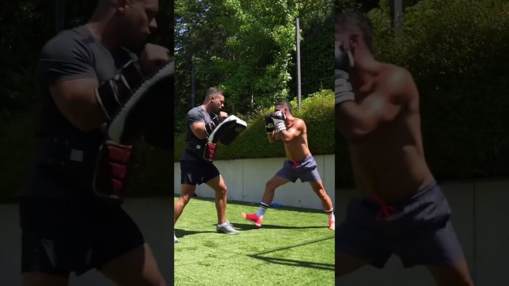 Dani Carvajal trains like a beast with MMA during vacation ! 💥⚽