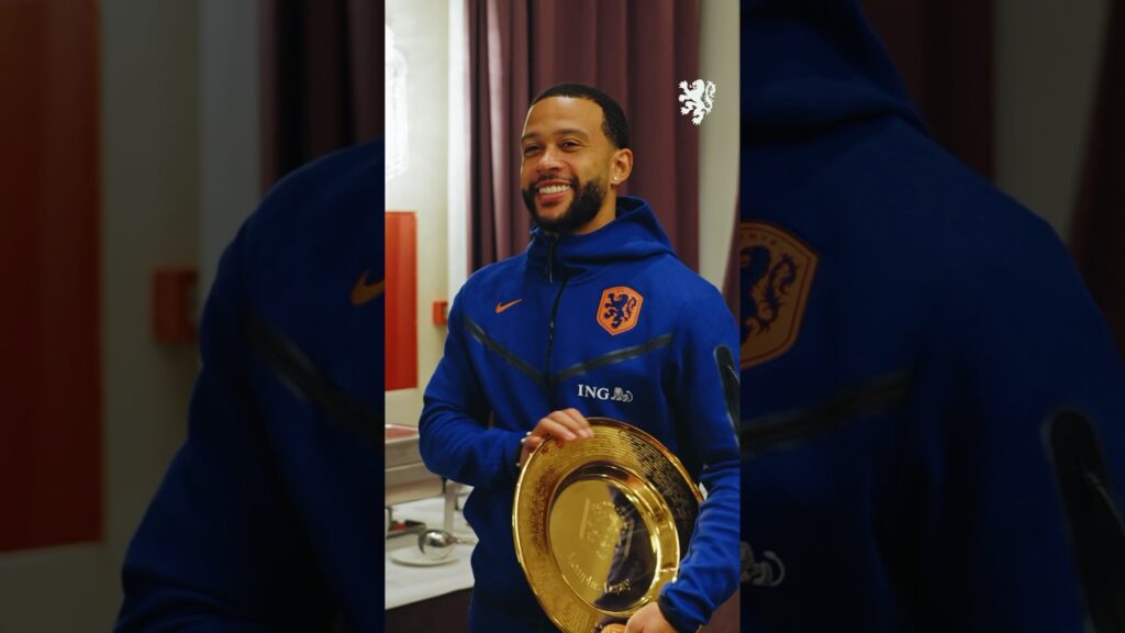The 10th member of the 𝟏𝟎𝟎 𝐜𝐥𝐮𝐛, Memphis Depay! 👑  #NothingLikeOranje
