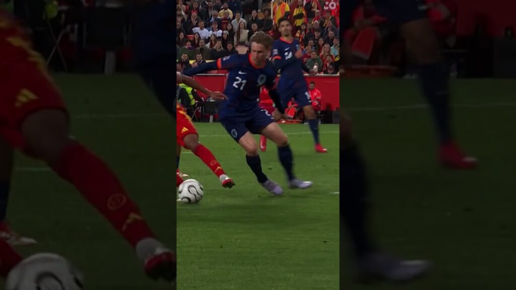 Frenkie de Jong left it all on the pitch. 😤 #NothingLikeOranje #NationsLeague