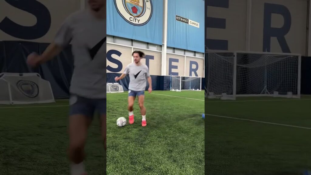 Who is that one friend that cannot defend? Jack Grealish did not have to do me like this 🤣🤝