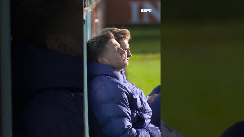 Wout Weghorst en Frenkie de Jong genieten na van zege op Hongarije 🍵🌞