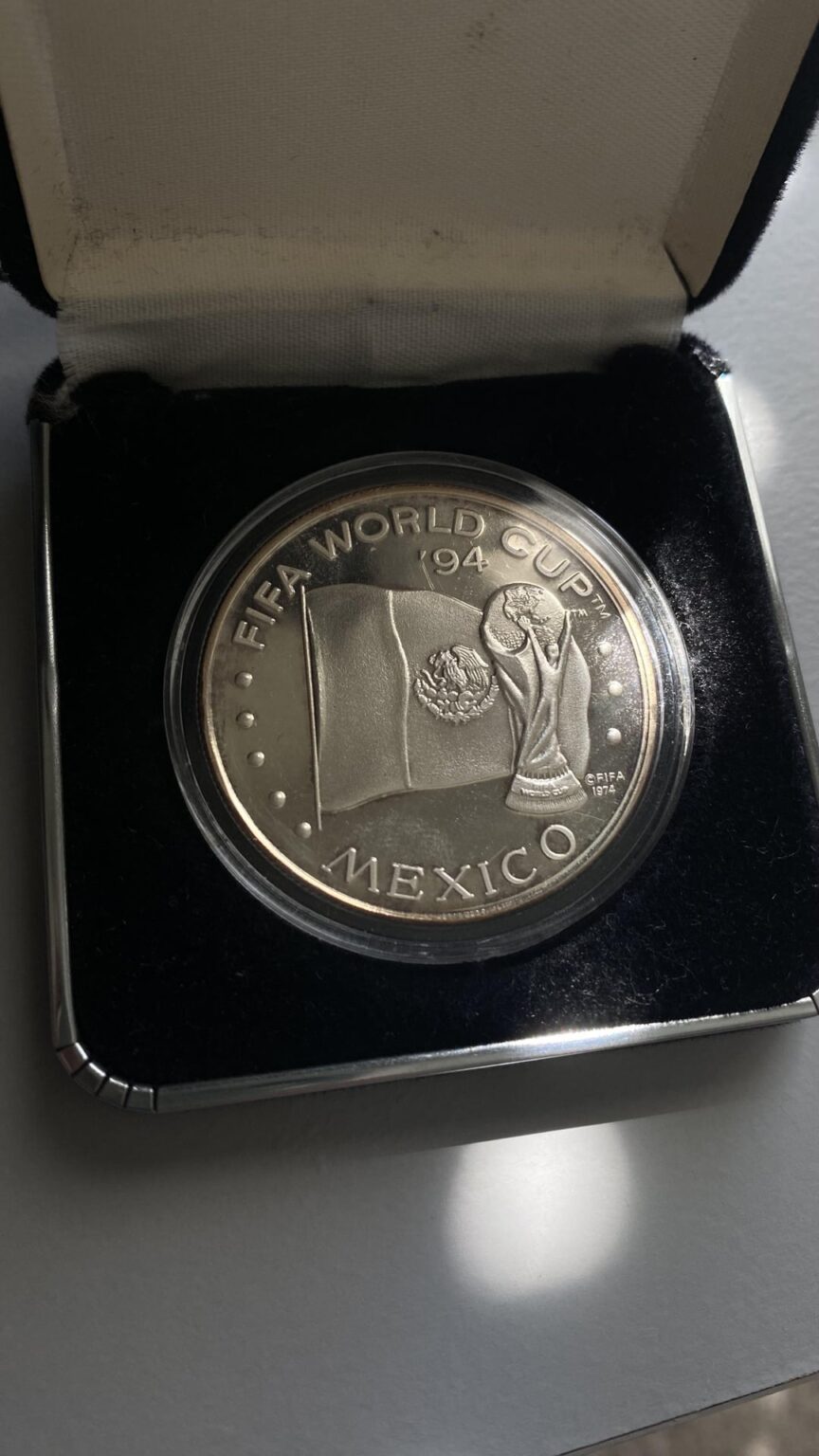 Got this coin from my grandpa several years ago, from the 1994 World Cup. Any info behind this coin?