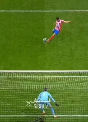 Double Touch Julian Alvarez