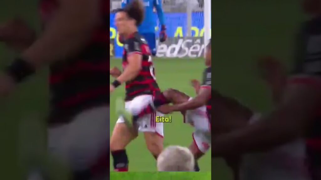 David Luiz queria cartão para Alex Sandro 😎