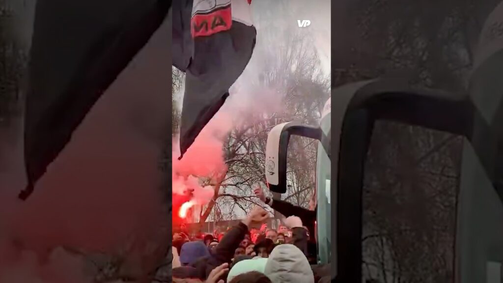 CLUBHELD DAVY KLAASSEN TOEGEZONGEN DOOR DE AJAX-FANS! 🤩 #Ajax #Amsterdam #Klaassen