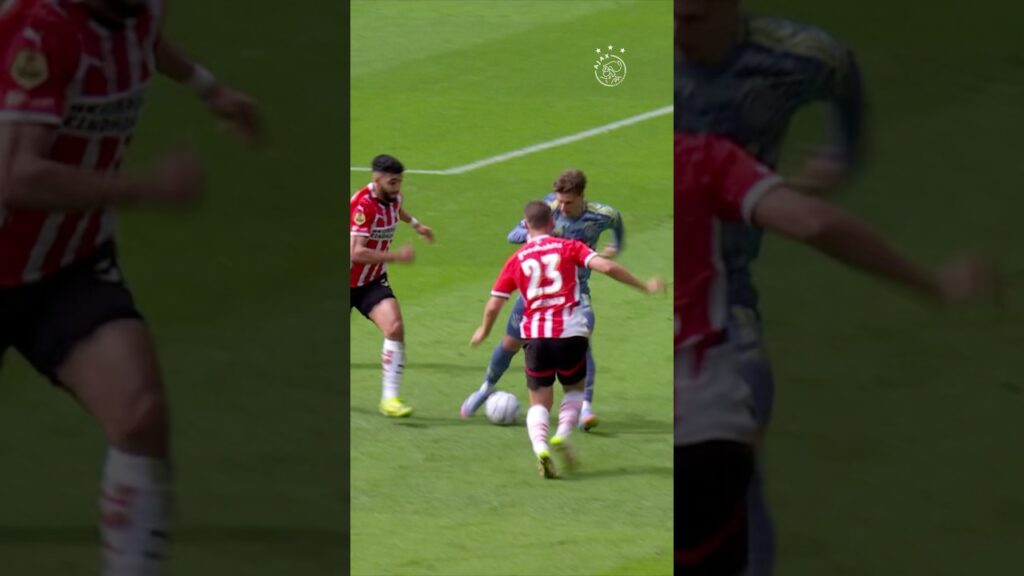 Godts, Hato & Berghuis during Ajax - PSV 😮‍💨