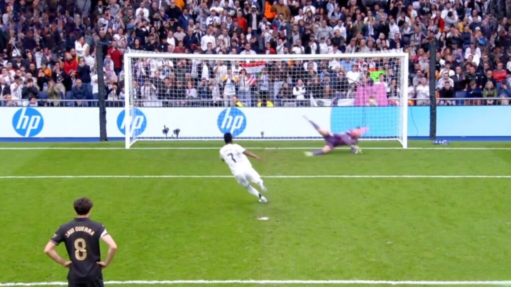 Vinicius Júnior Missed Penalty, Real Madrid vs Valencia Highlights, LaLiga 2025