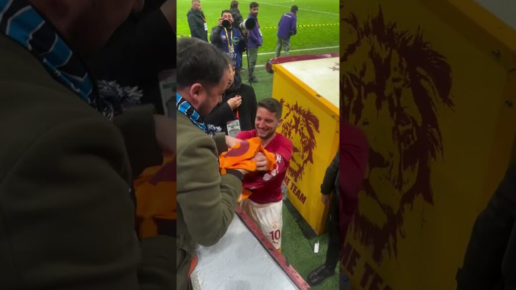 Guardate cosa succede con MERTENS e un tifoso del NAPOLI allo stadio del Galatasaray 🥹💙