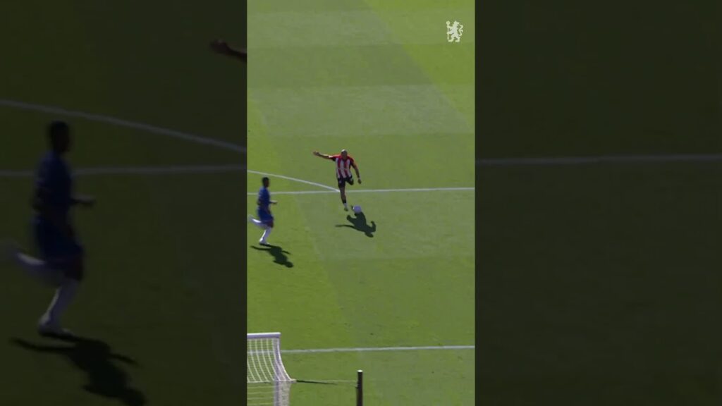 Strong arm from SANCHEZ 💪