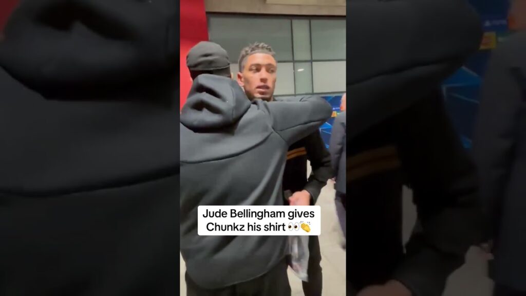 Jude Bellingham gives Chunkz his shirt 👀👏 #judebellingham #chunkz #realmadrid #arsenal #football