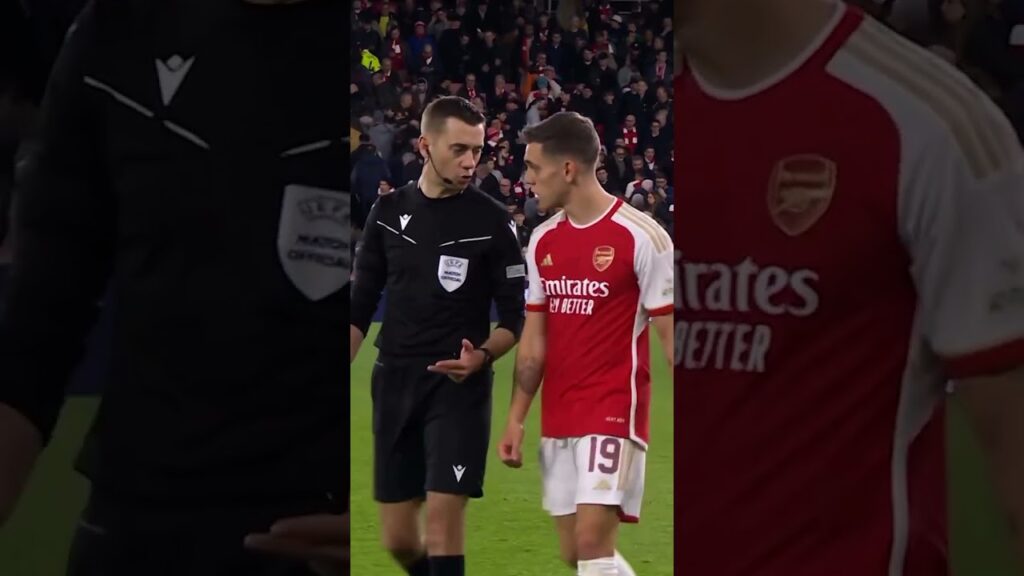 LEANDRO TROSSARD: People says that he is my father this #referee #similar